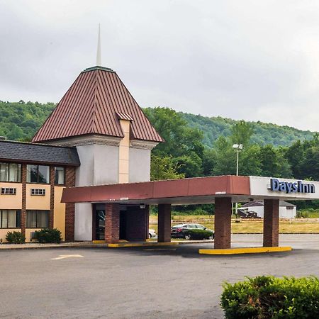 Days Inn By Wyndham Berlin Meriden Eksteriør billede